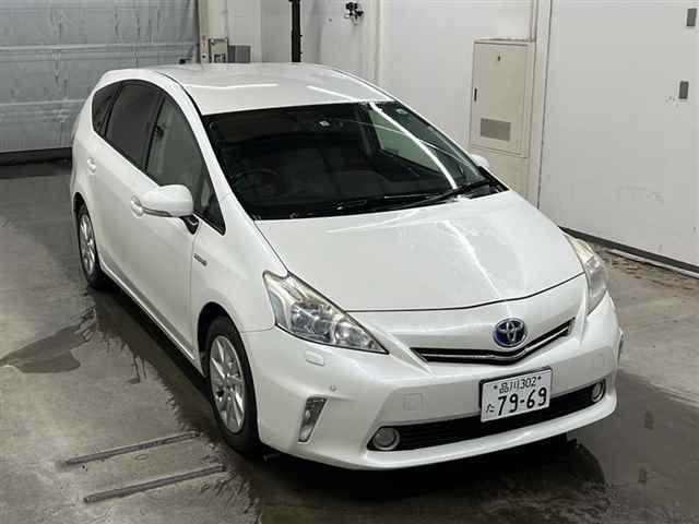 75128 Toyota Prius alpha ZVW40W 2013 г. (MIRIVE Saitama)